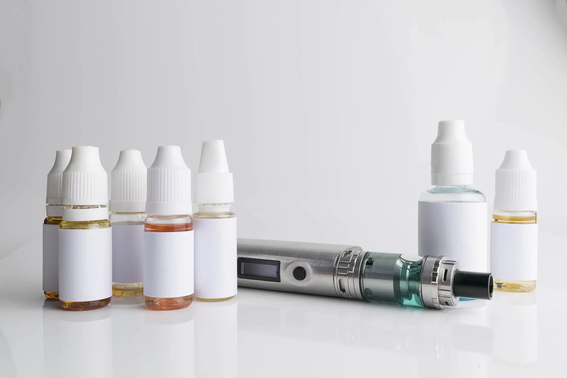 How do nicotine salts and free bases affect the vape flavor?