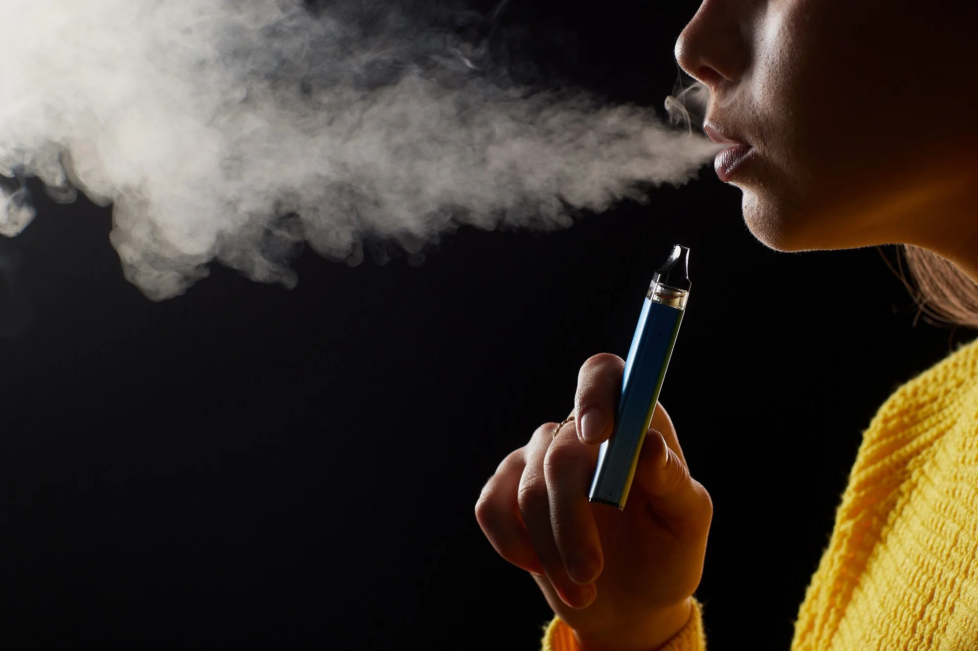 How does vape cartridge airflow affect flavor and vapor production?